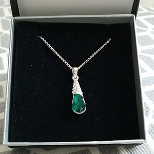 Tear drop sterling silver with green stone necklac